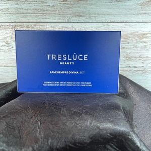 Tresluce Beauty I am SIempre DIvina Set Shadow‎ Palette & Lashes